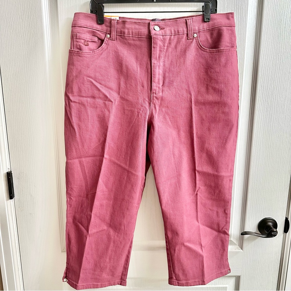 Gloria Vanderbilt Pink Capris